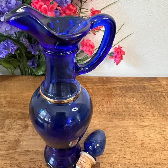 Vintage Avon Cobalt Blue Glass Decanter Pitcher Genie Bottle with Stopper Gold - Picture 6 of 6